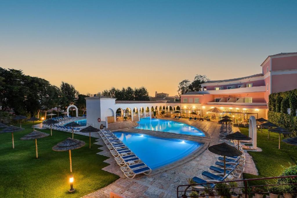 Praia Da Rocha, Vila Rosa, T1, Piscinas, Parqueamento E Internet By Ig Портиман Екстериор снимка